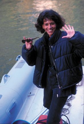 lisa waves web.jpg (21295 bytes)